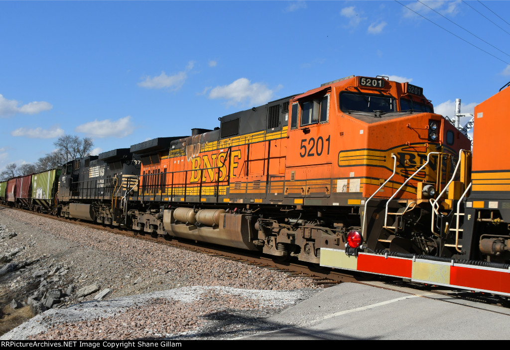 BNSF 5201 Roster shot